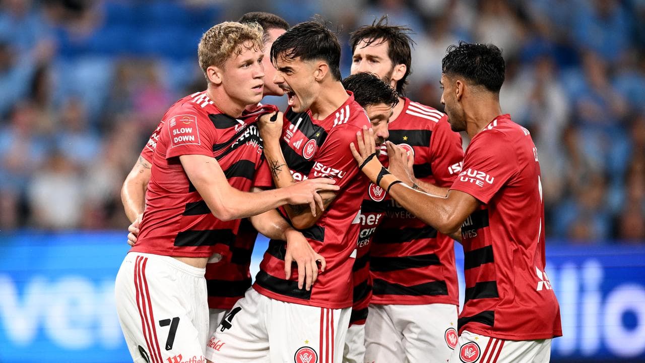 Zach Sapsford (left).