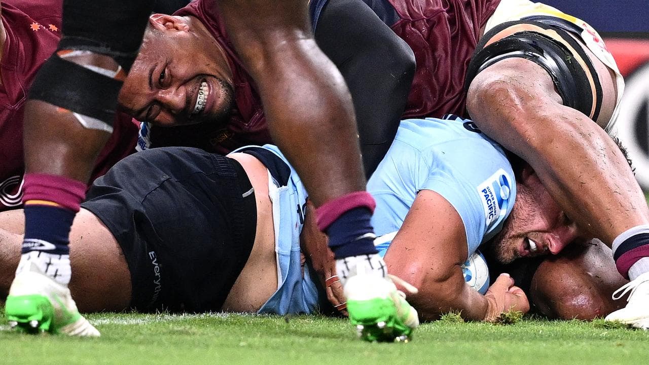 Dave Porecki of the Waratahs scores a try against  the Highlanders.