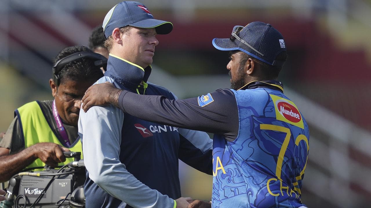 Steve Smith shakes hands Charith Asalanka.