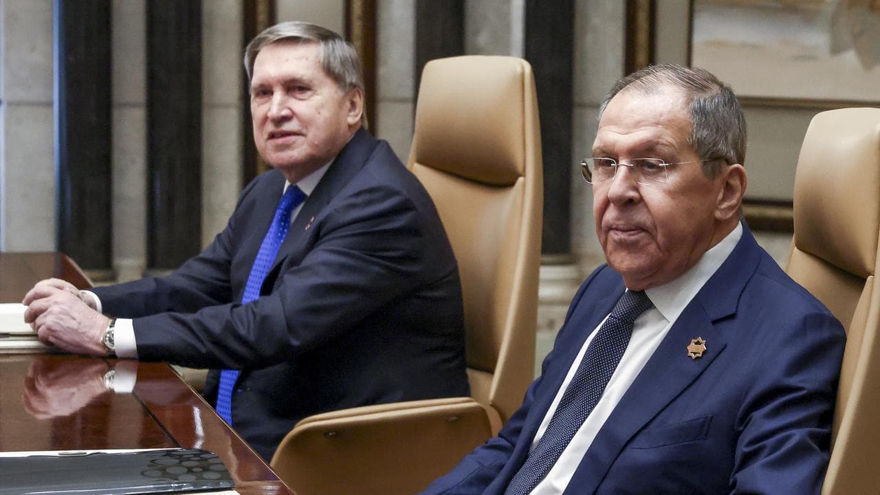 Russian Foreign Minister Sergei Lavrov (right)