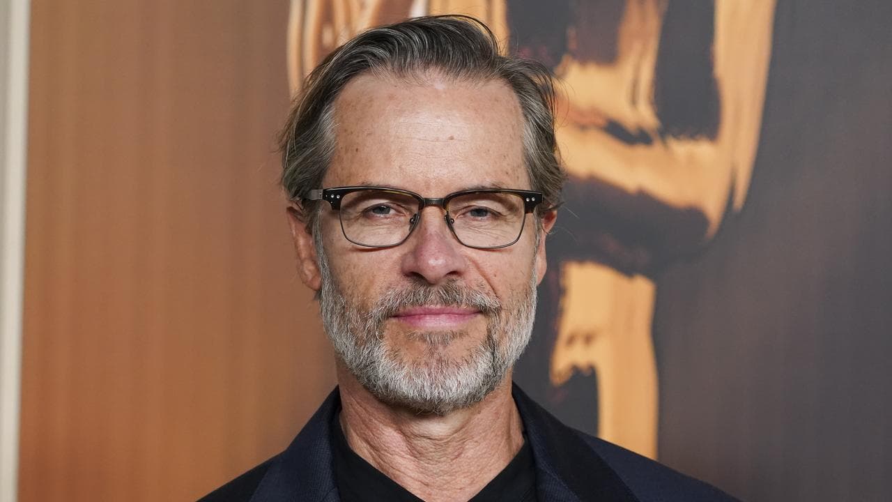 Guy Pearce arrives at the Oscar nominees dinner