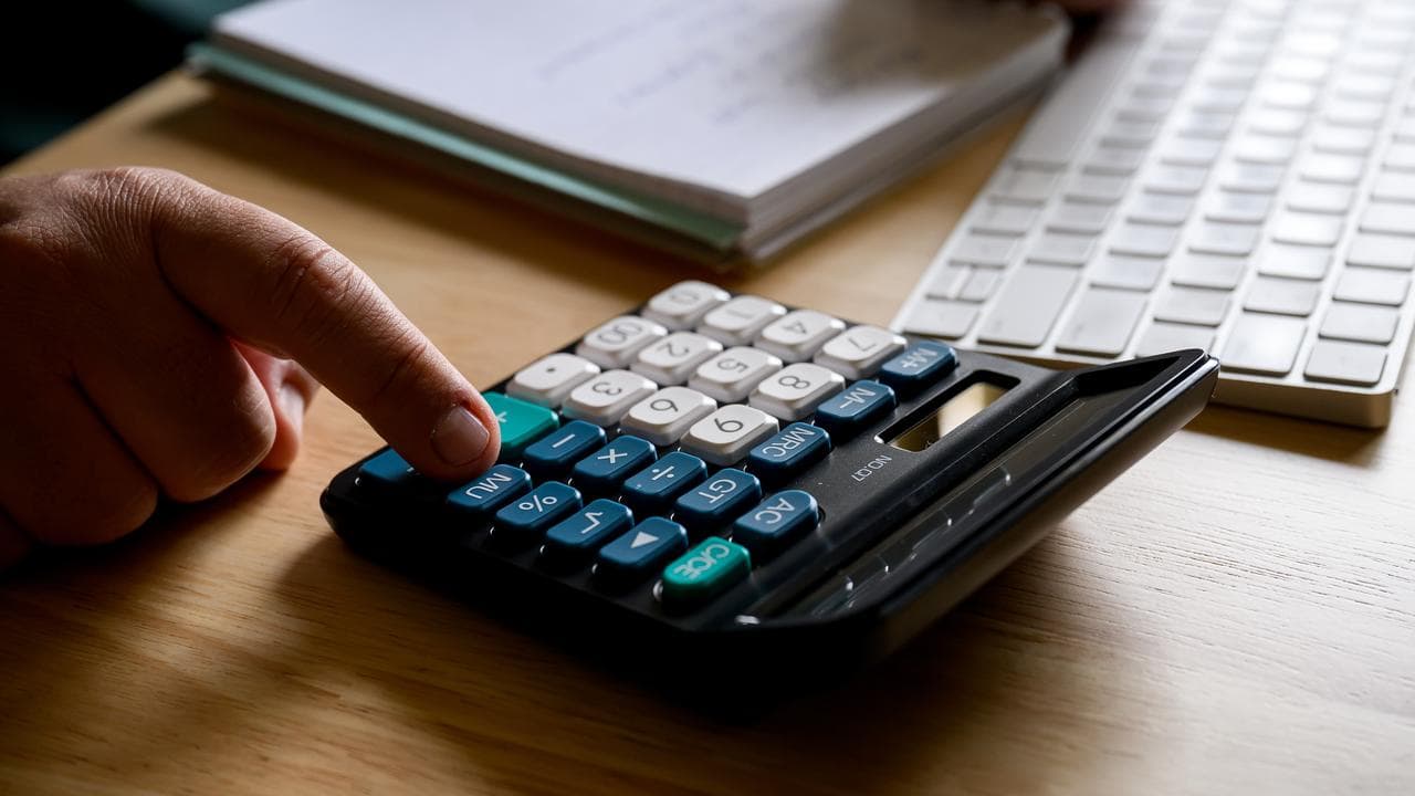 Person uses calculator