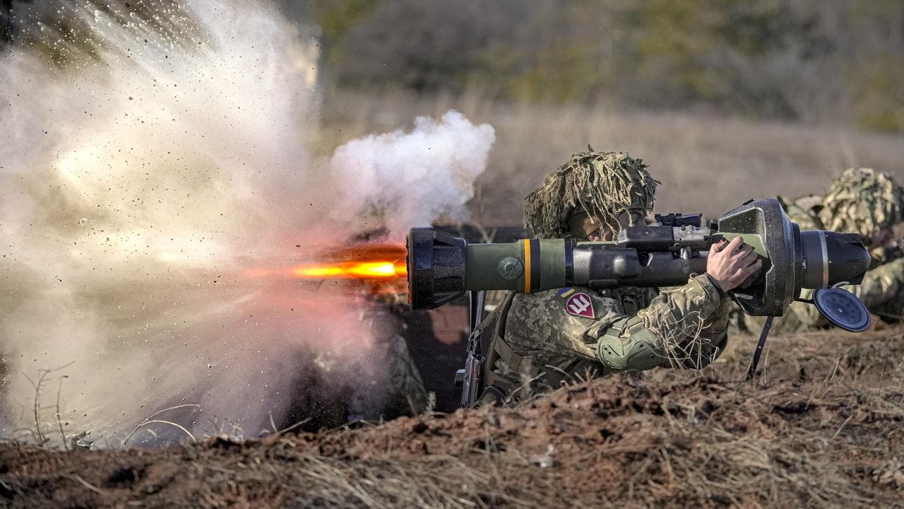A Ukrainian serviceman fires an anti-tank weapon (fiile image)