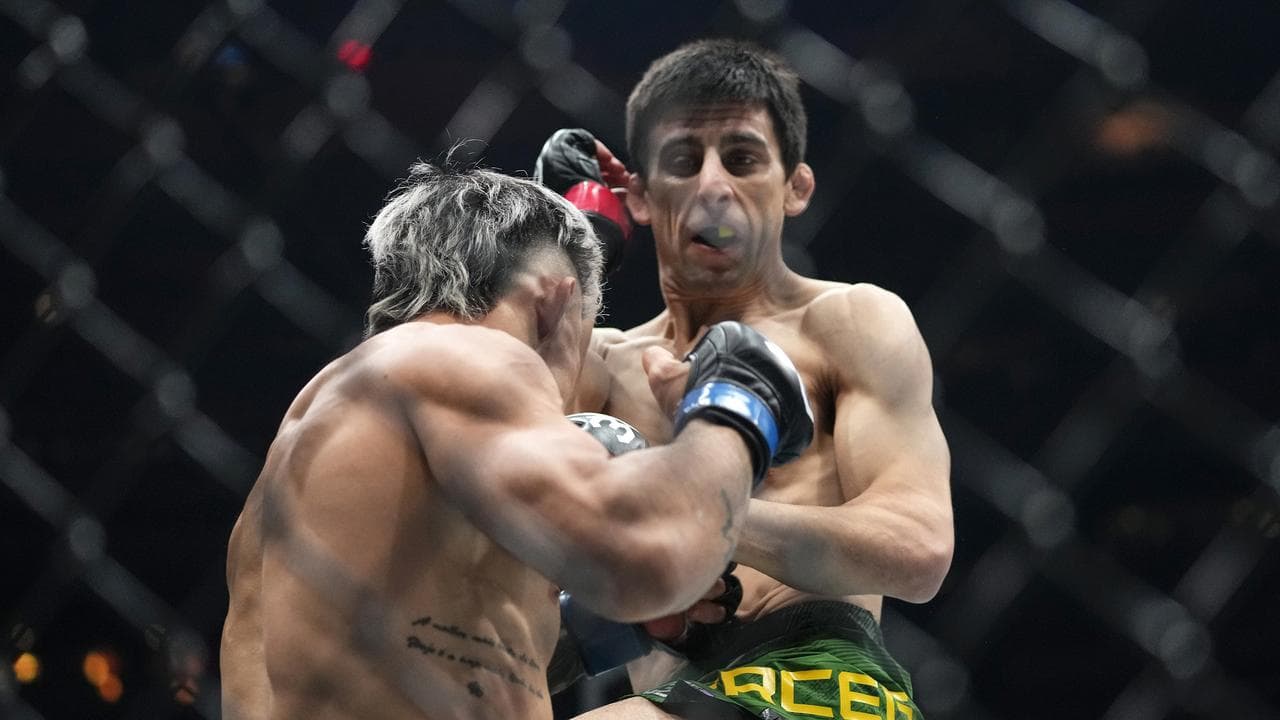 Australia's Steve Erceg (right)