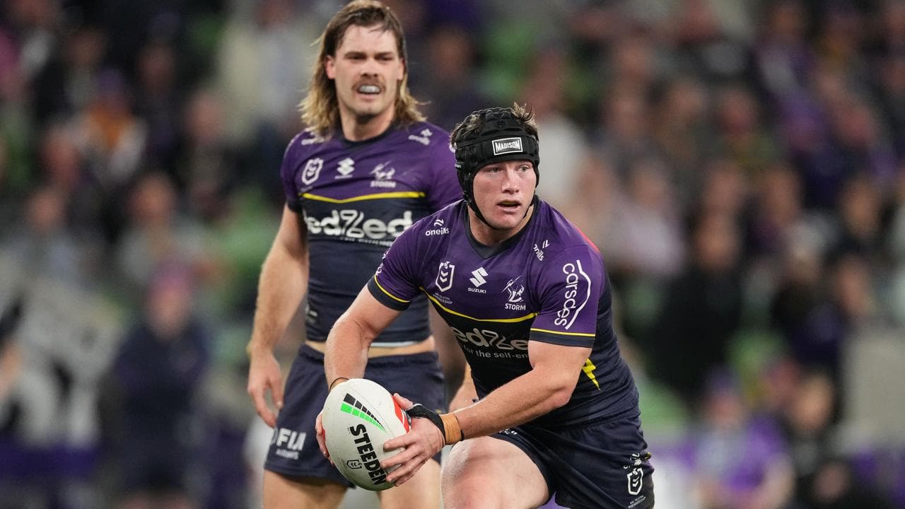 Melbourne's Harry Grant (front)