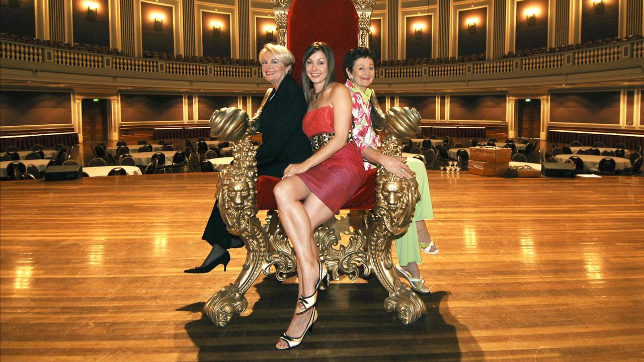 Kathryn Hay (centre, file)