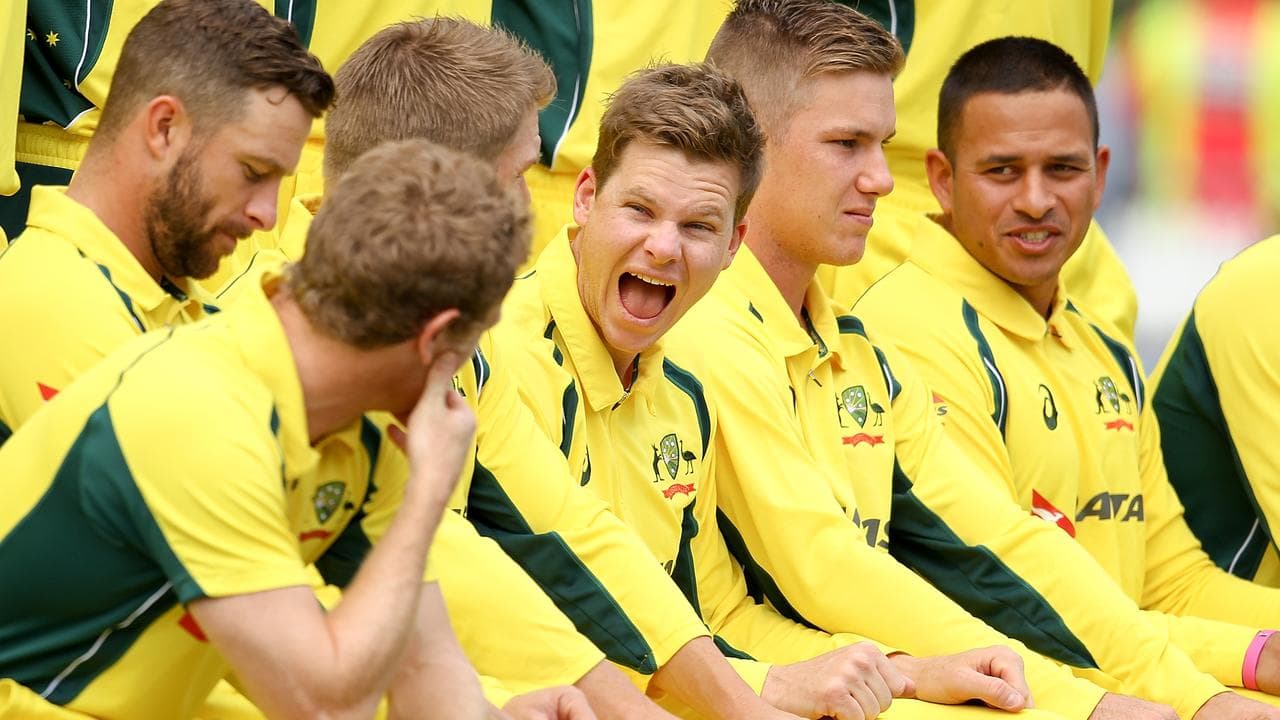 Australia captain Steve Smith (centre)