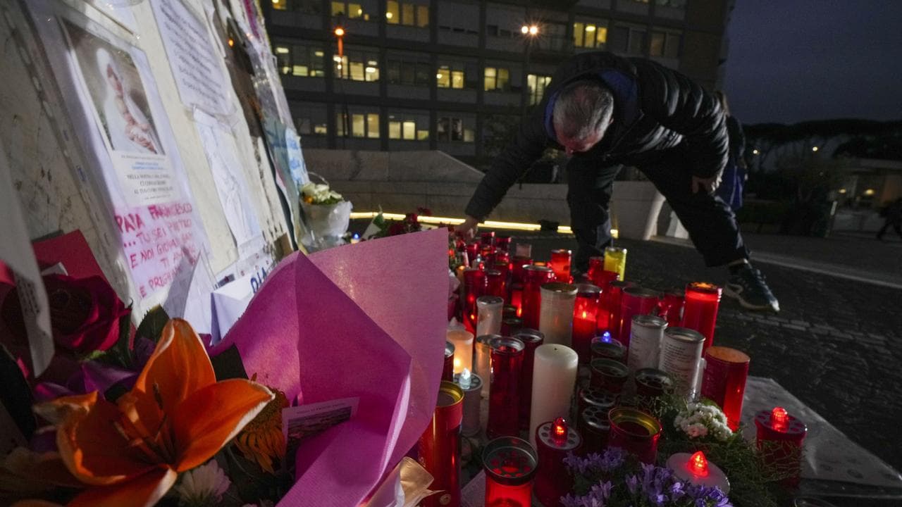Candles for Pope Francis in front of the Agostino Gemelli Polyclinic