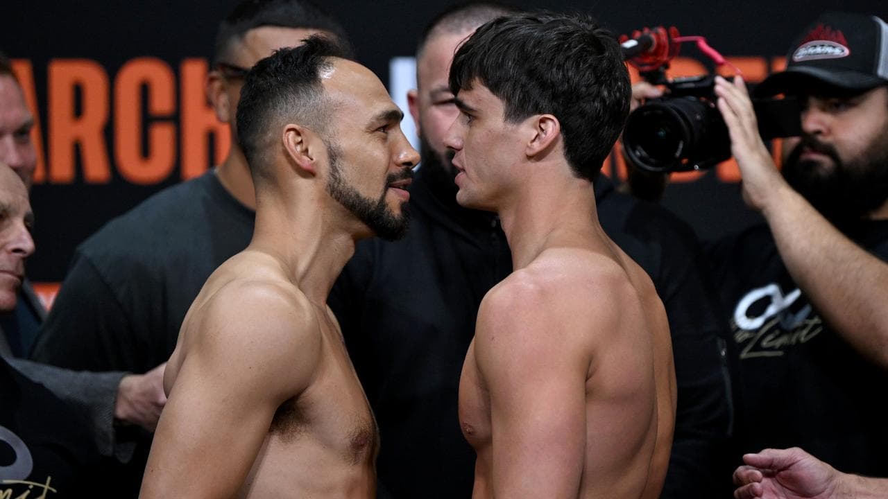 Australian Brock Jarvis (right) and his American rival Keith Thurman