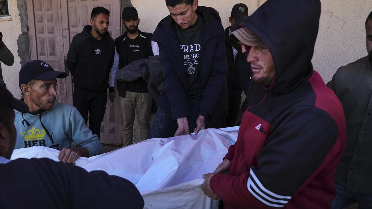 People carry the bodies of Palestinians in Deir al-Balah in Gaza