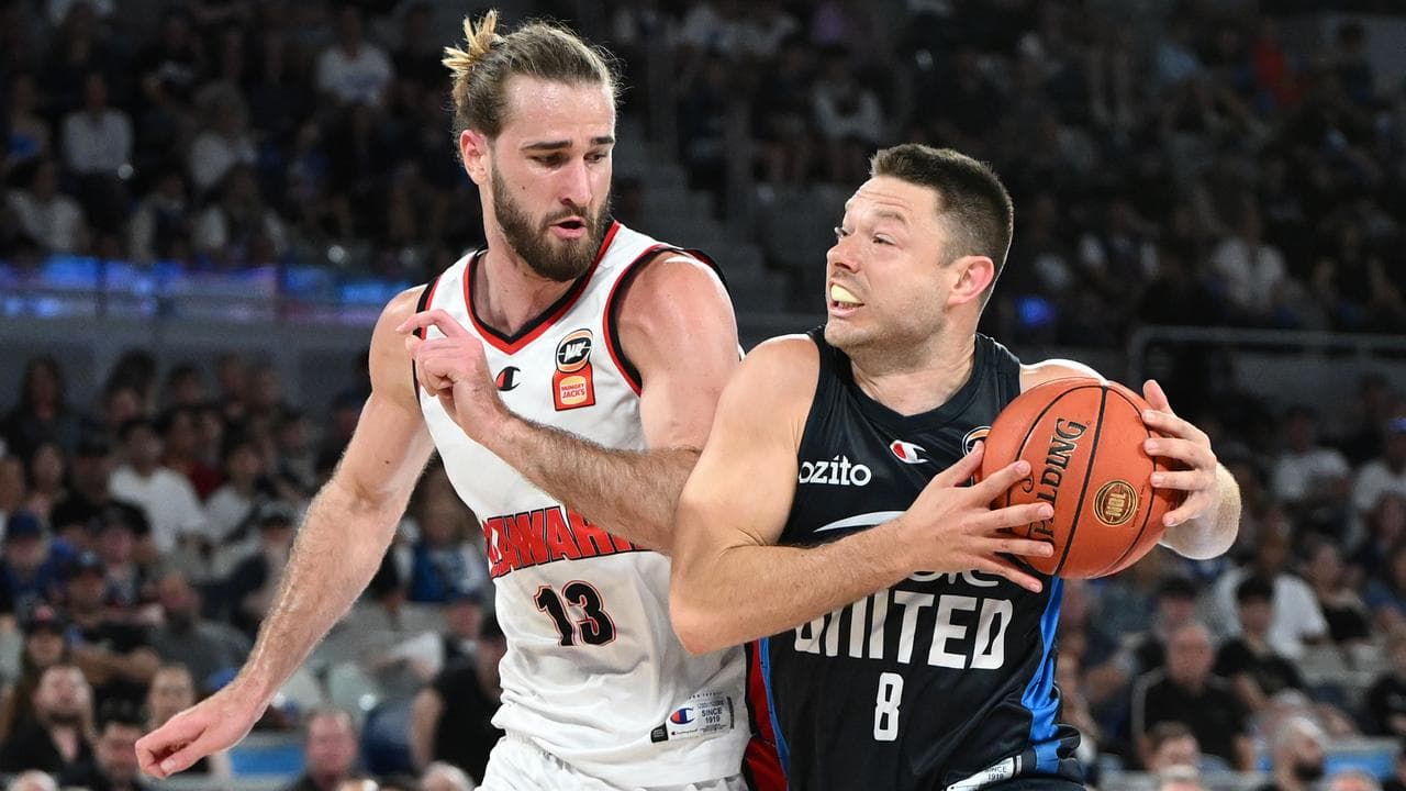 Sam Froling of the Hawks (left)