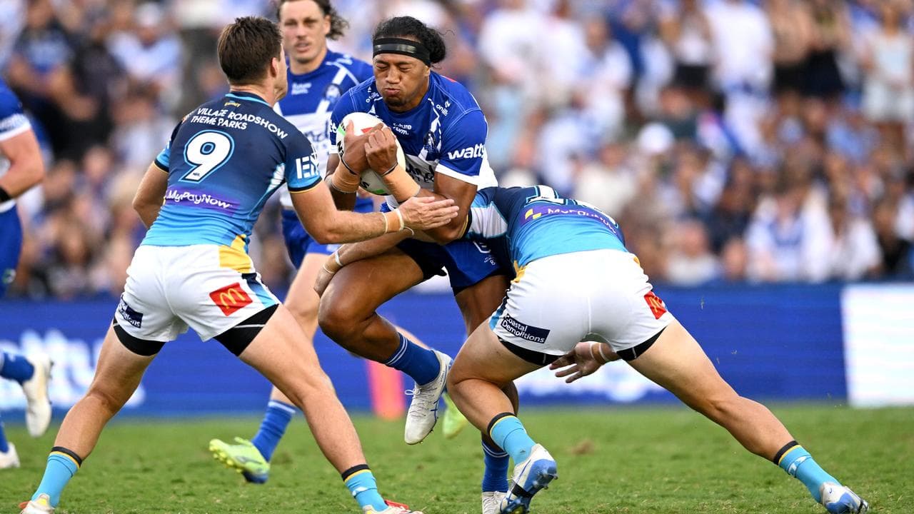 Canterbury's Sitili Tupouniua.