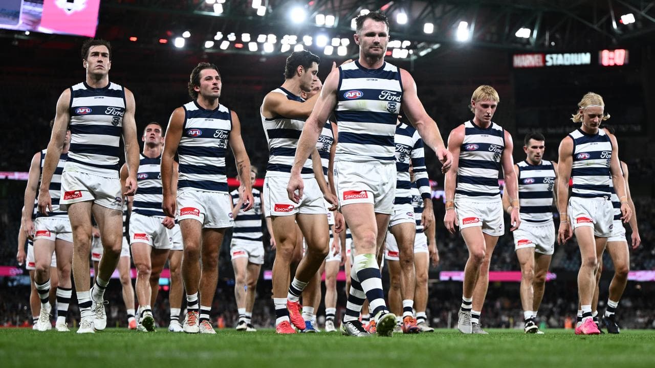 Geelong skipper Patrick Dangerfield (centre)