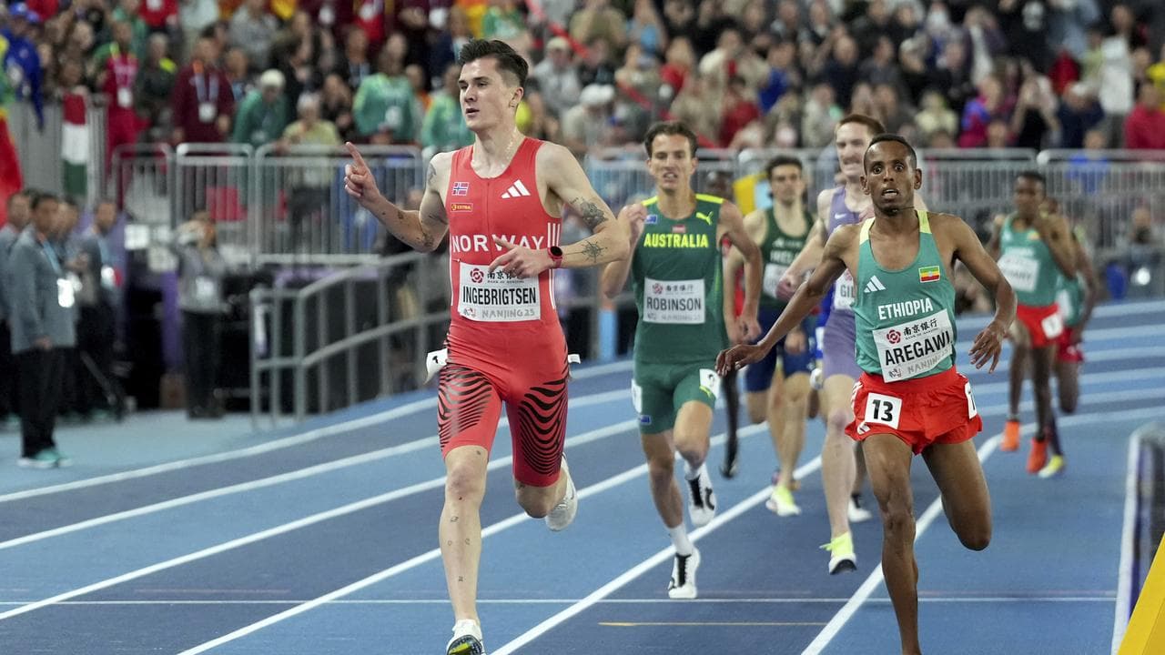 Ingebrigtsen beating Robinson