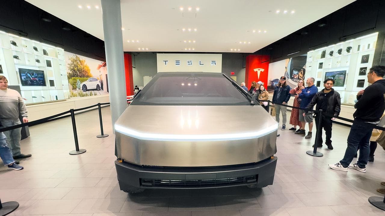 A Tesla Cybertruck