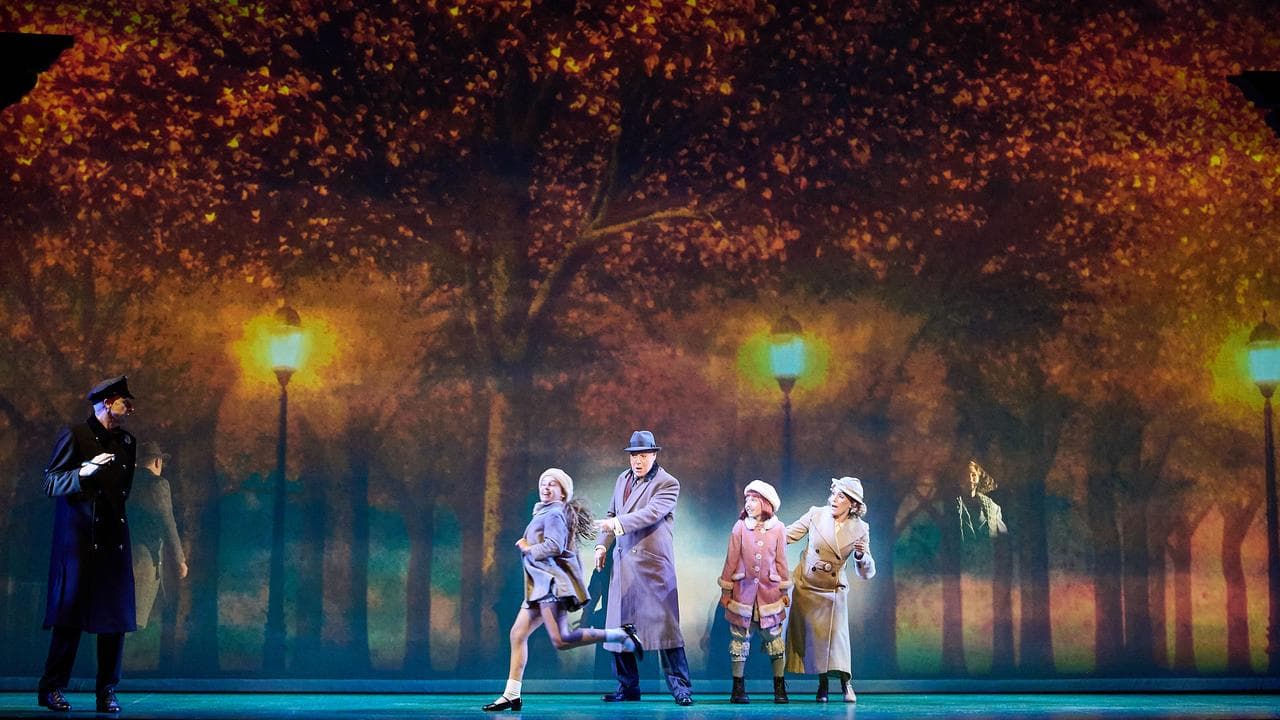 Preview of a new production of Annie at the Capitol Theatre, Sydney