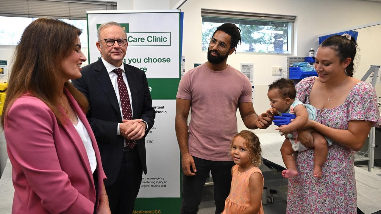 Anthony Albanese on campaign trail with a family 