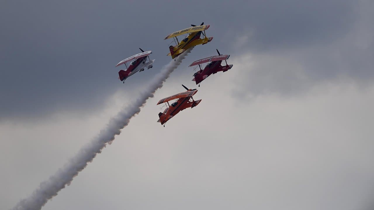 Planes performing stunts