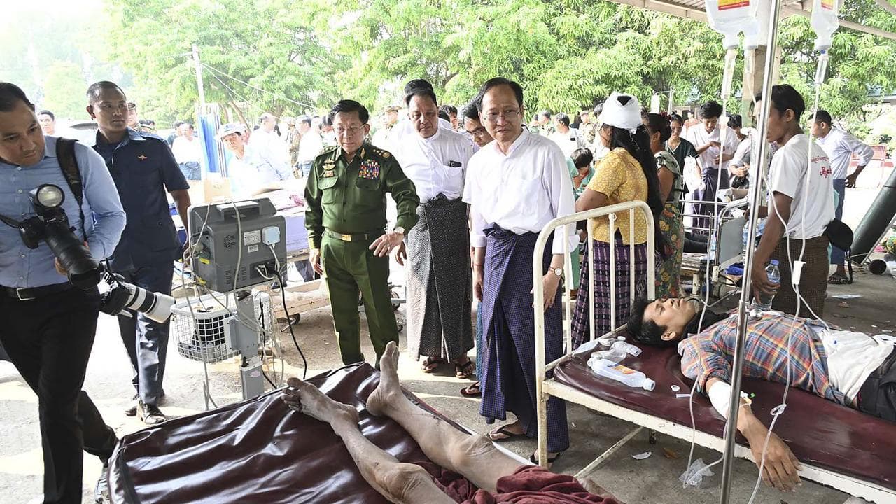 Senior General Min Aung Hlaing visits earthquake victims in Naypyitaw