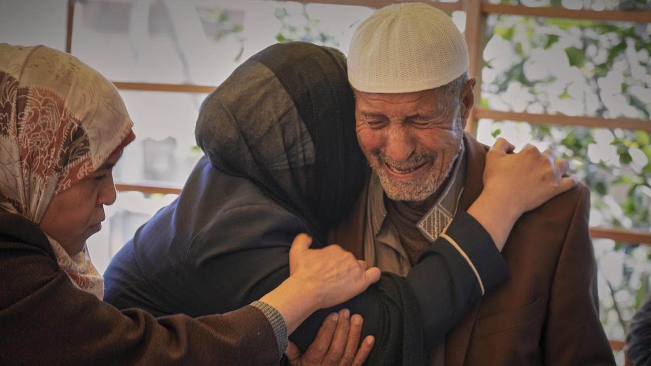 Grieving Palestinians in Khan Younis