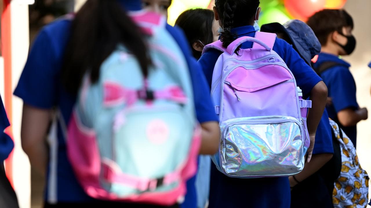 Primary school students return to school in Sydney