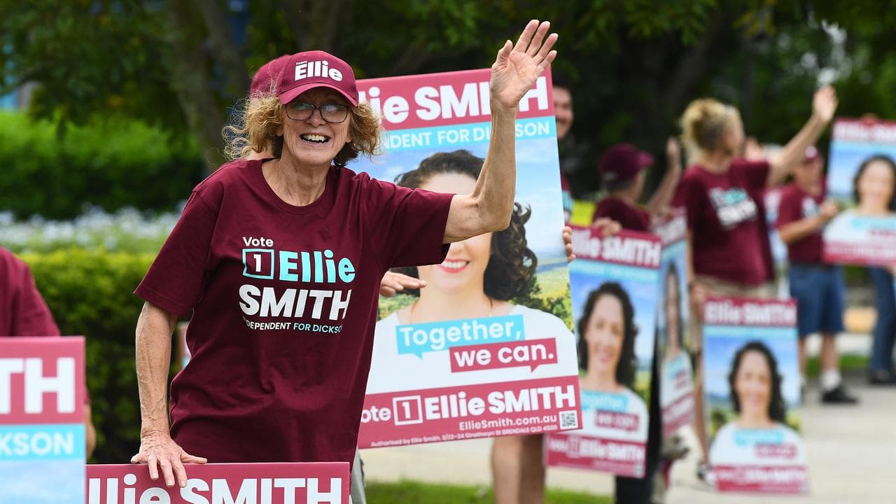 Ellie Smith supporters