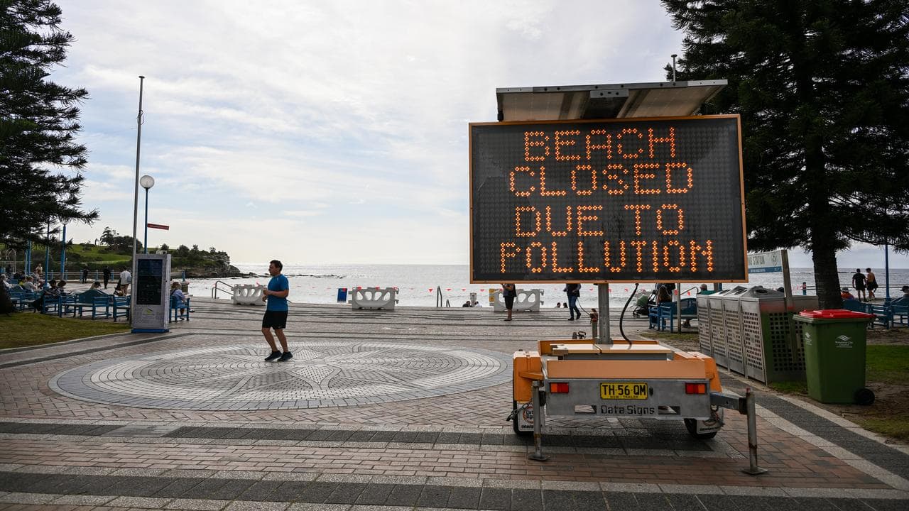 BLACK DEBRIS COOGEE BEACH CLOSURE