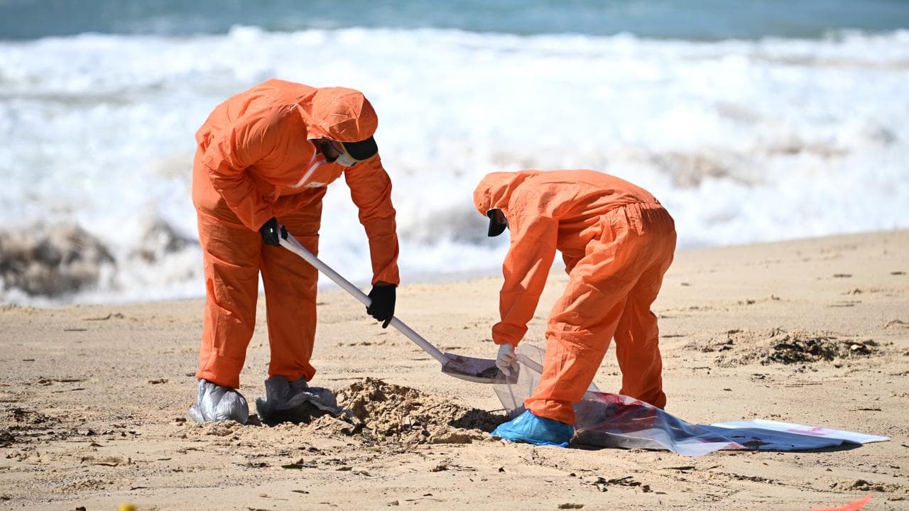 BLACK DEBRIS COOGEE BEACH CLOSURE