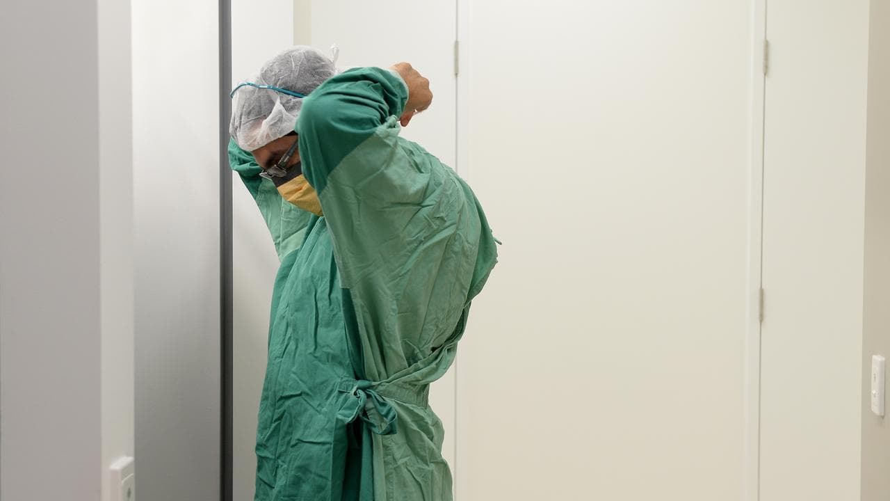 Surgeon prepares for theatre