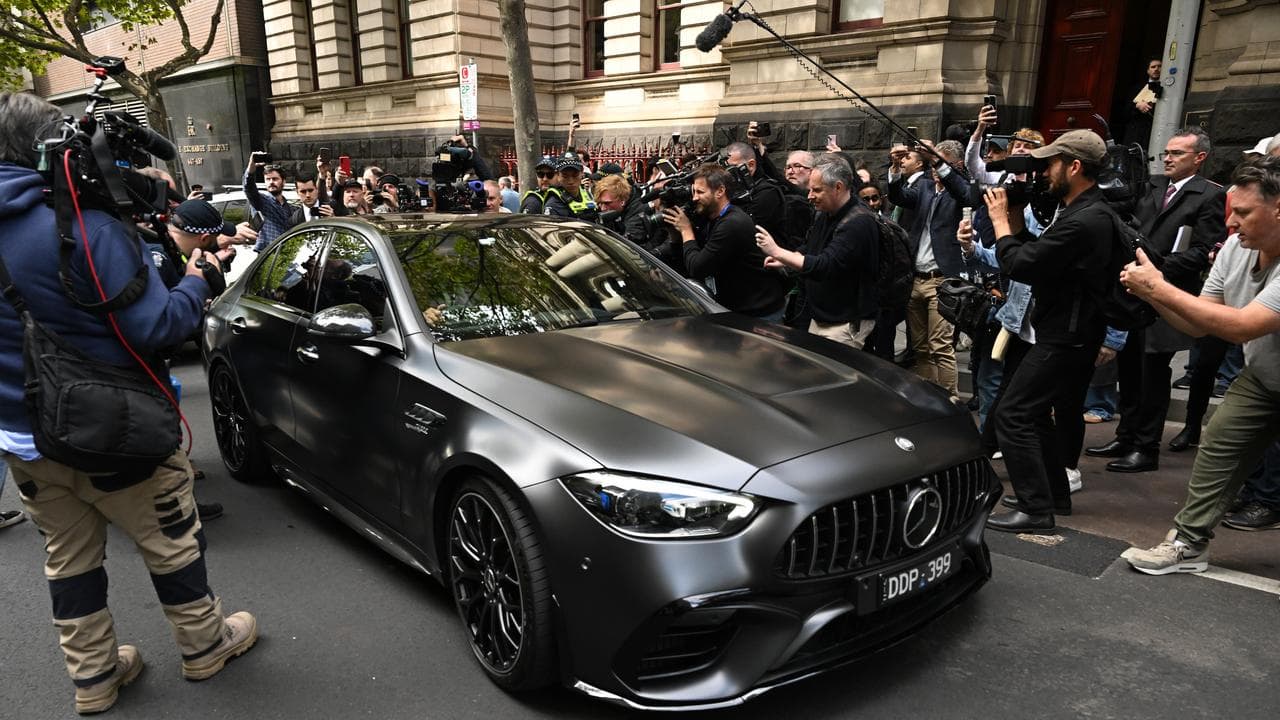 Media and onlookers try to get a glimpse of Tony Mokbel as he leaves
