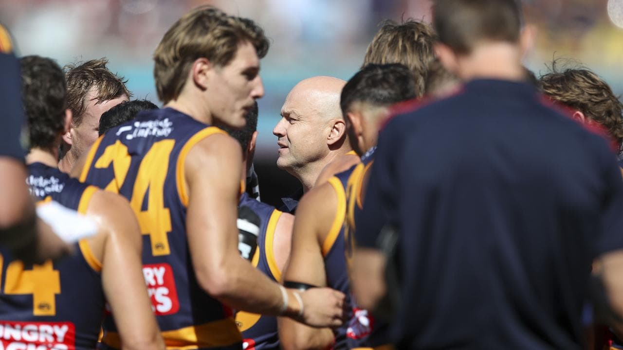 Matthew Nicks (centre)