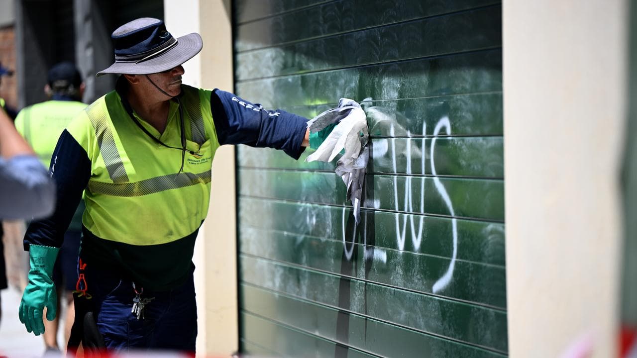 Council worker removes anti-Semitic graffiti