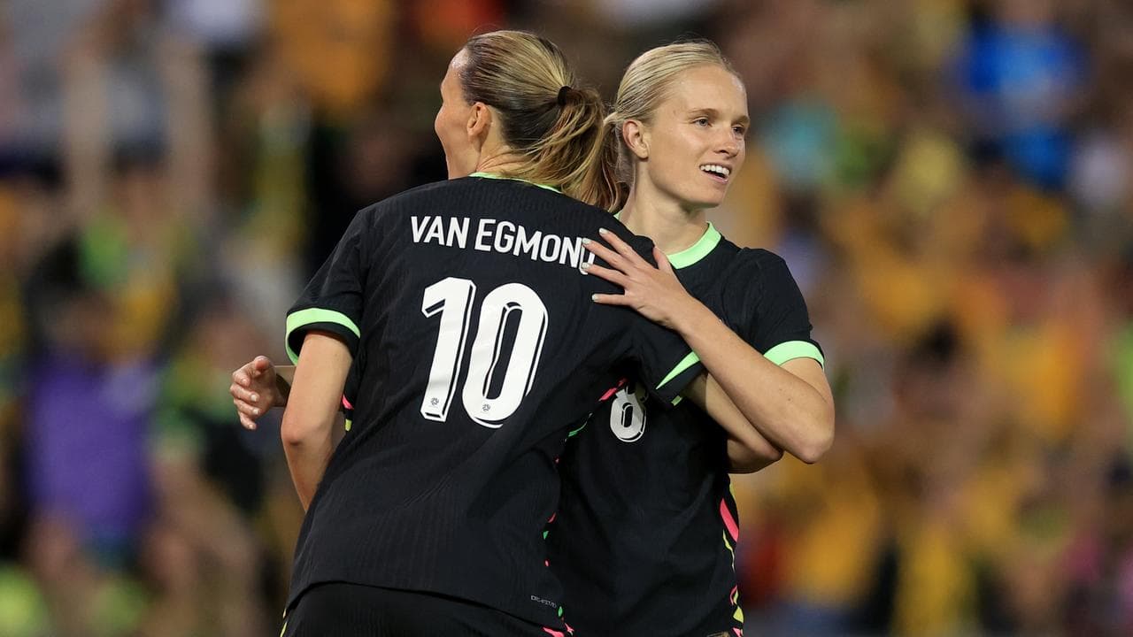 (L-R) Emily van Egmond and Kaitlyn Torpey.