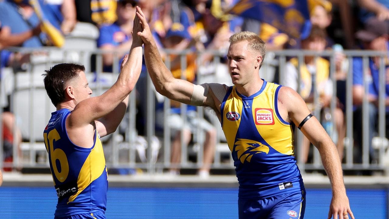 The Eagles' Oscar Allen (right)