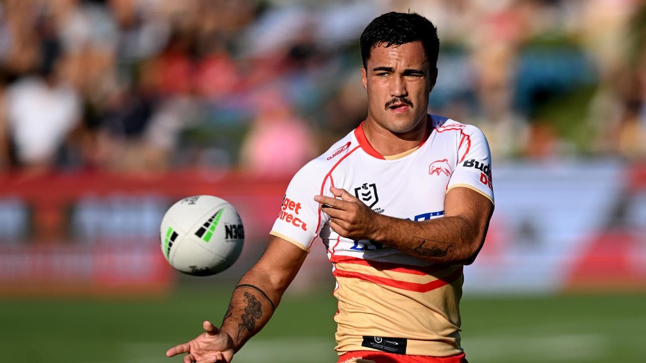 Dolphins lock Mason Teague