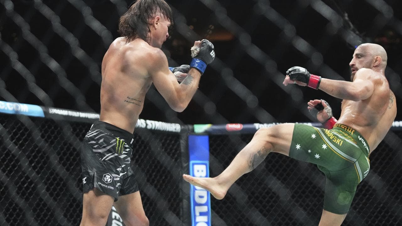 Lopes fights Volkanovski.