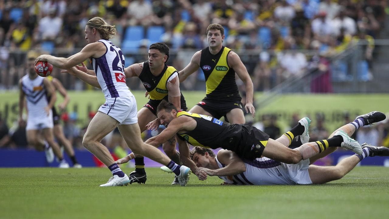 Fremantle's Hayden Young (left)