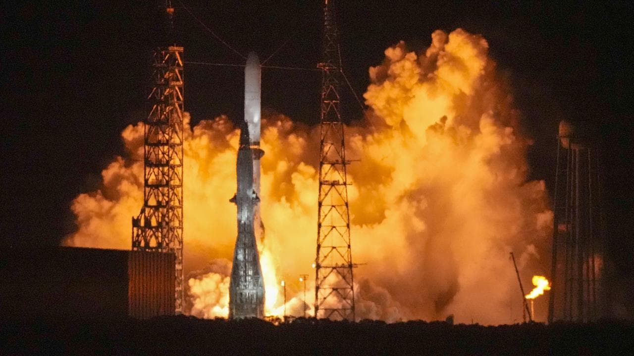 Blue Origin's New Glenn rocket lifts off