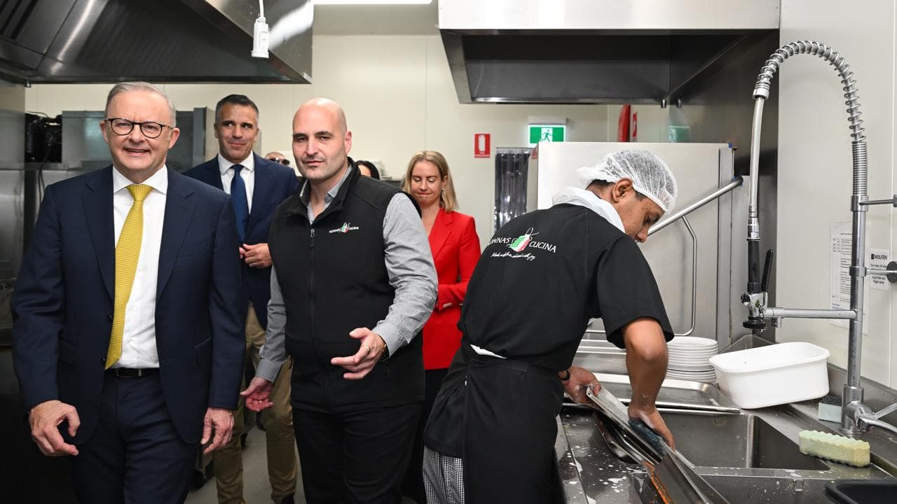 Anthony Albanese and Peter Malinauskas with Nonna's Cucina in Adelaide