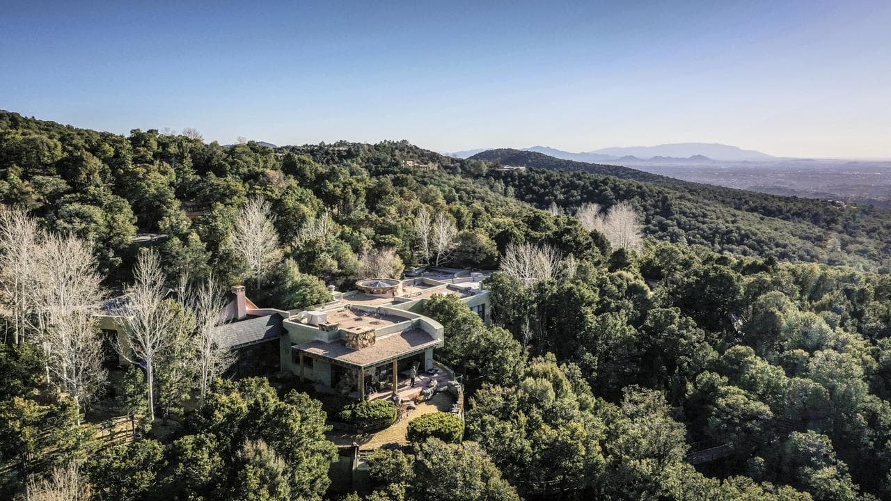 The house owned by actor Gene Hackman and his wife Betsy Arakawa