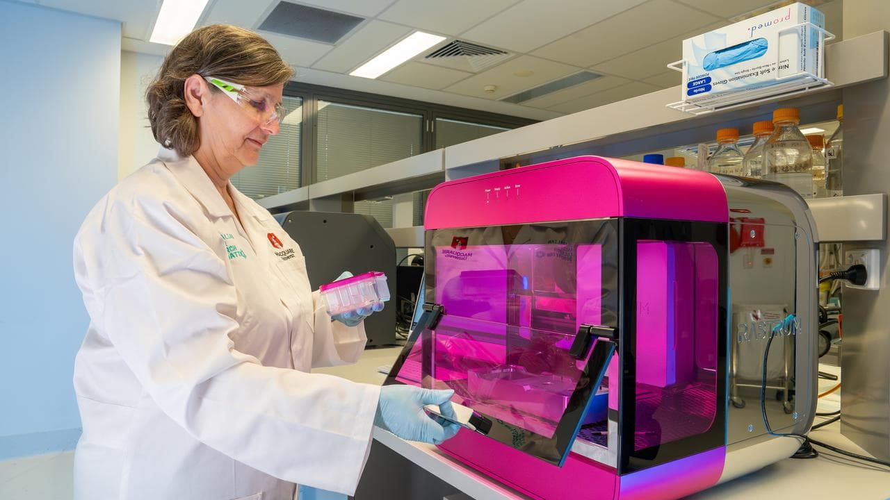a researcher using a Rastrum 3D cell printer