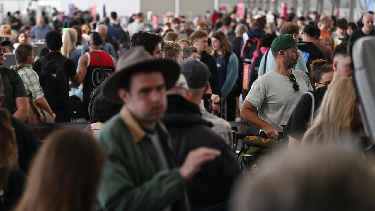 Crowds queue at Sydney Airport