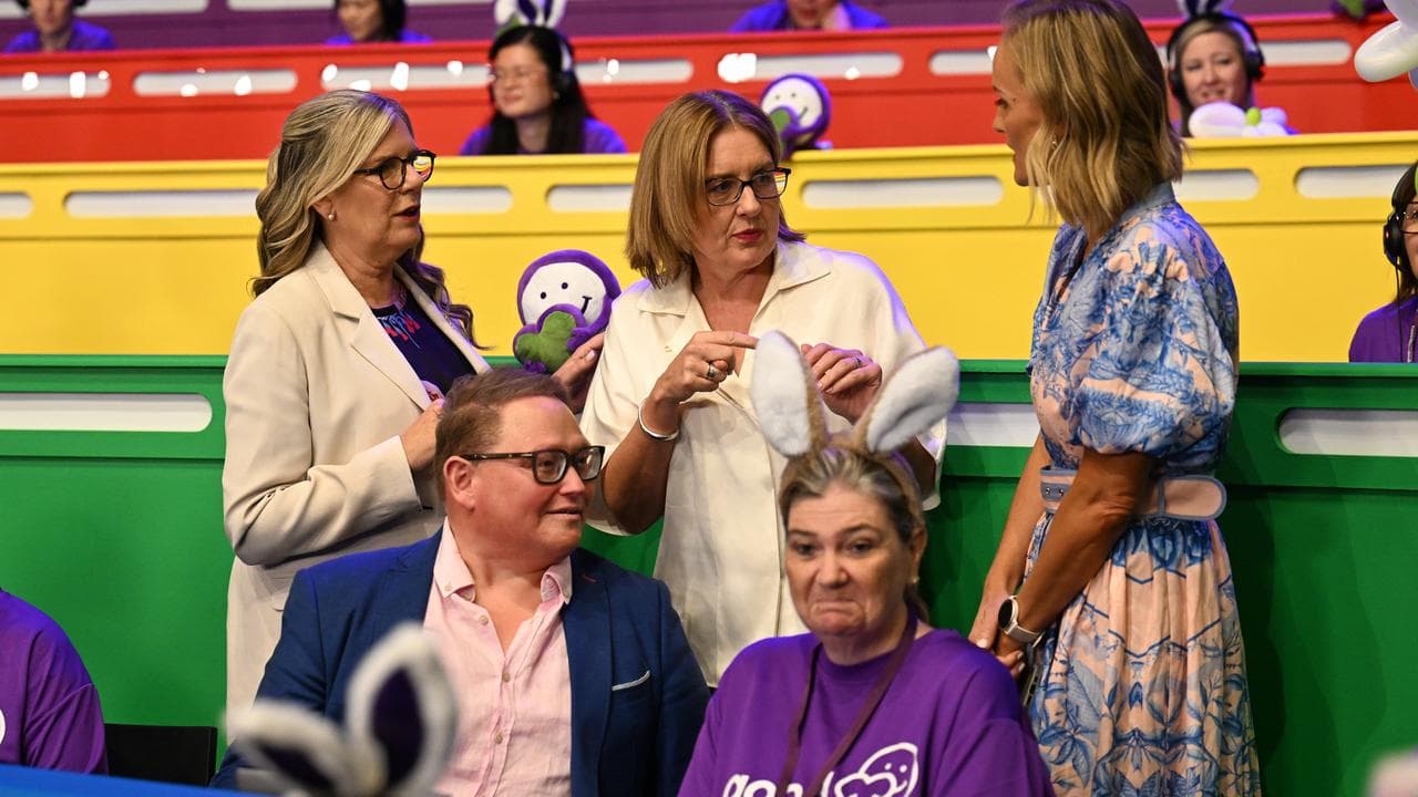 Victorian Premier Jacinta Allan (centre)