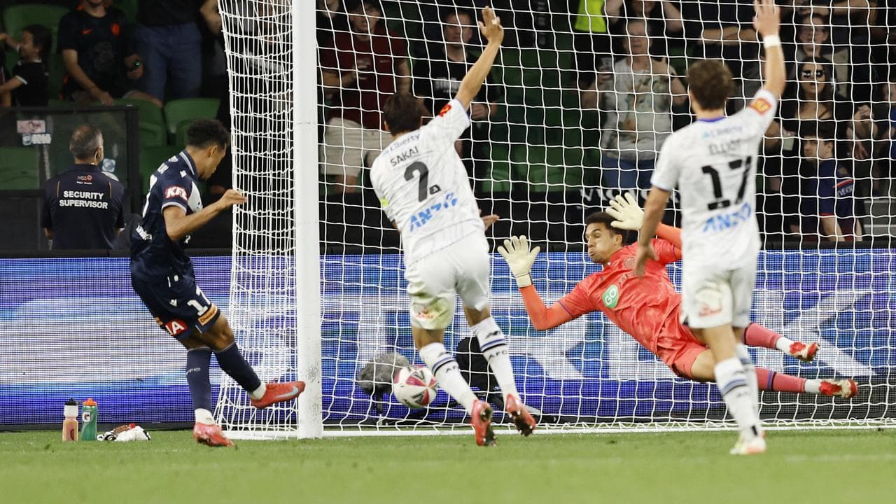 Auckland goalkeeper Alex Paulsen