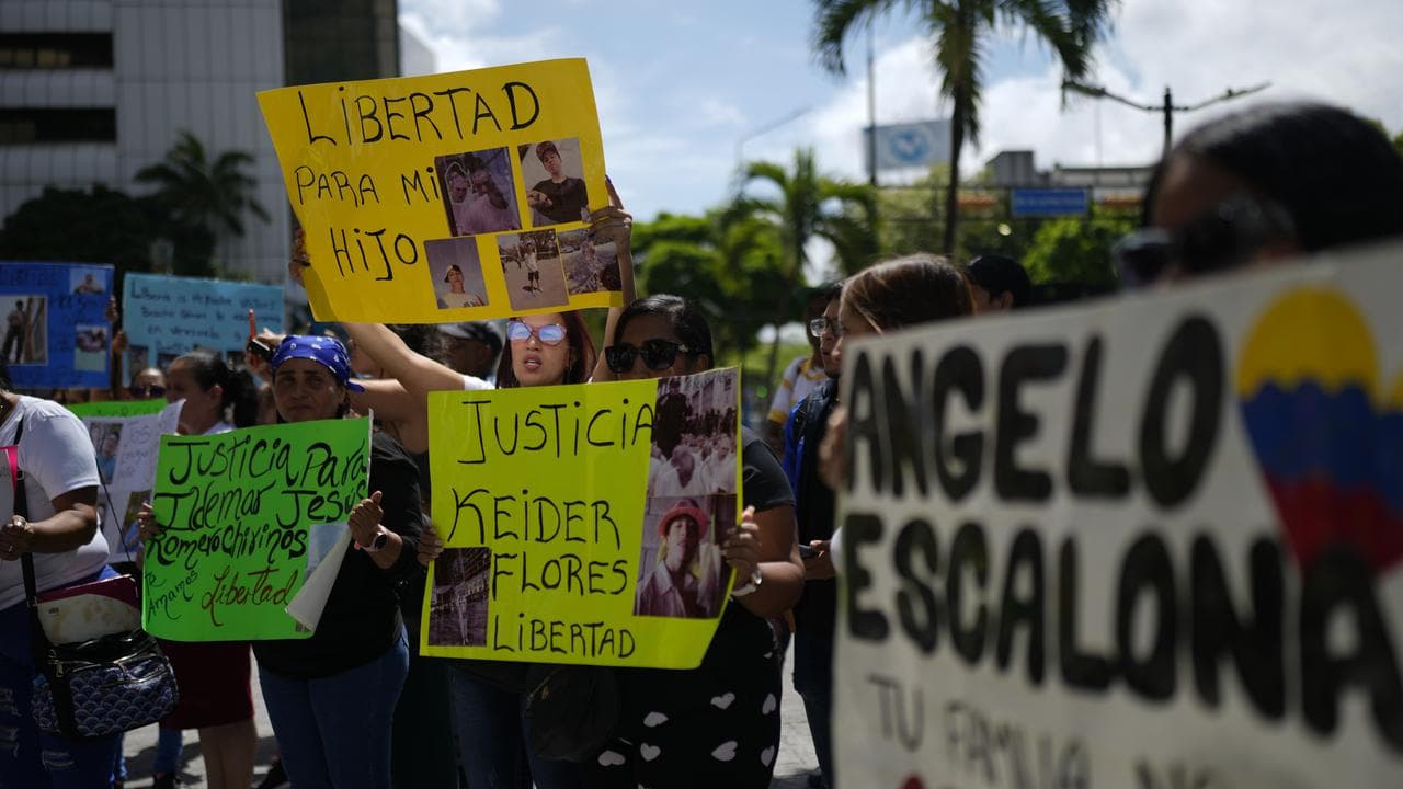 Relatives of Venezuelan deportees protest in Caracas