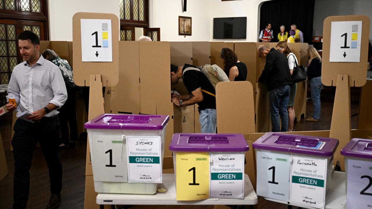 Early voters cast their ballot