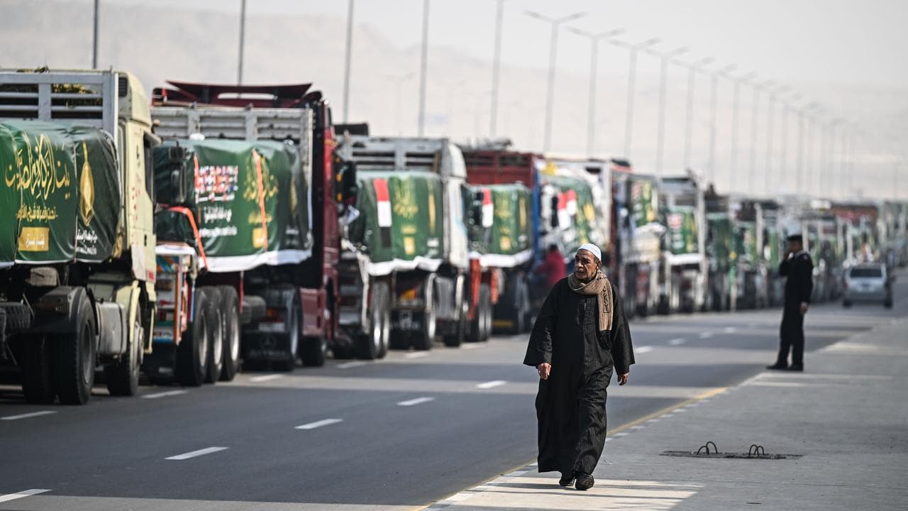 Egypt sends humanitarian aid