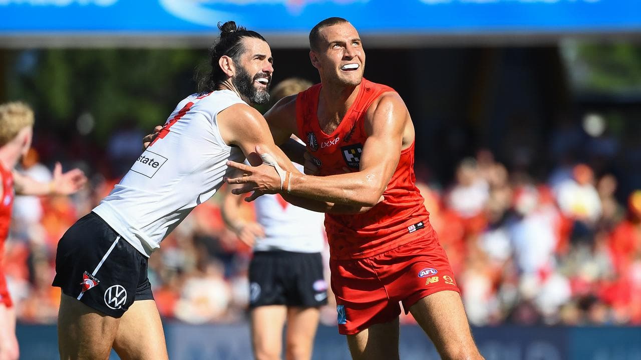 Brodie Grundy of the Swans competes with Jarrod Witts of the Suns.