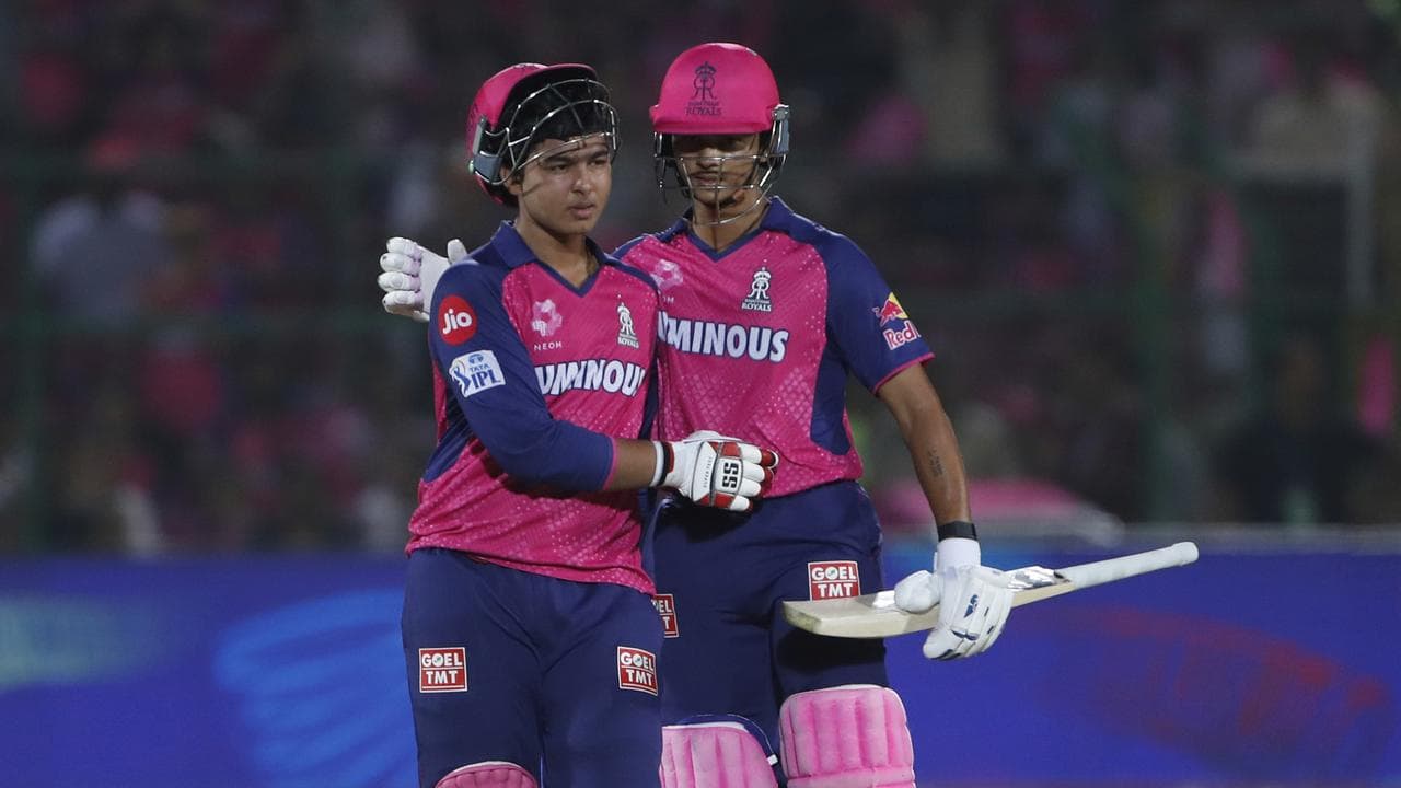 (L-R) Vaibhav Suryavanshi and Yashasvi Jaiswa.