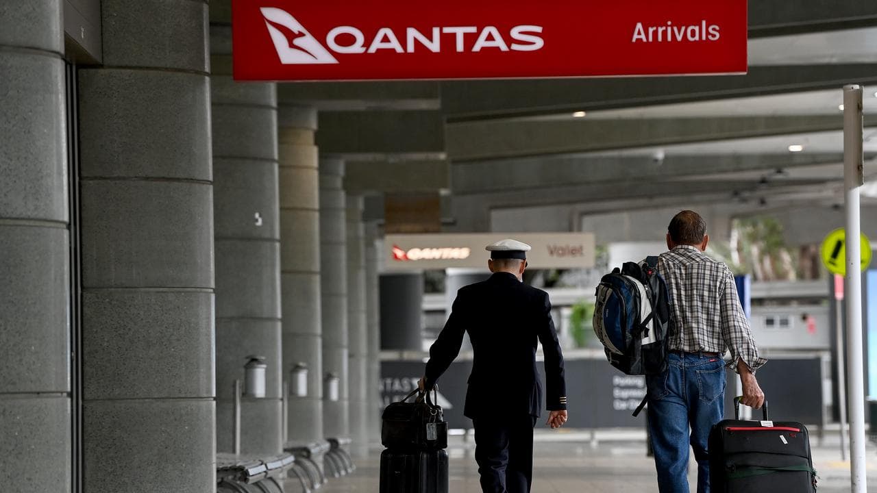 People arrive in Australia